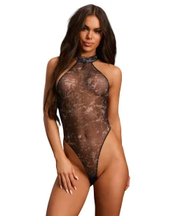 Body z ozdobną zawieszką na szyi