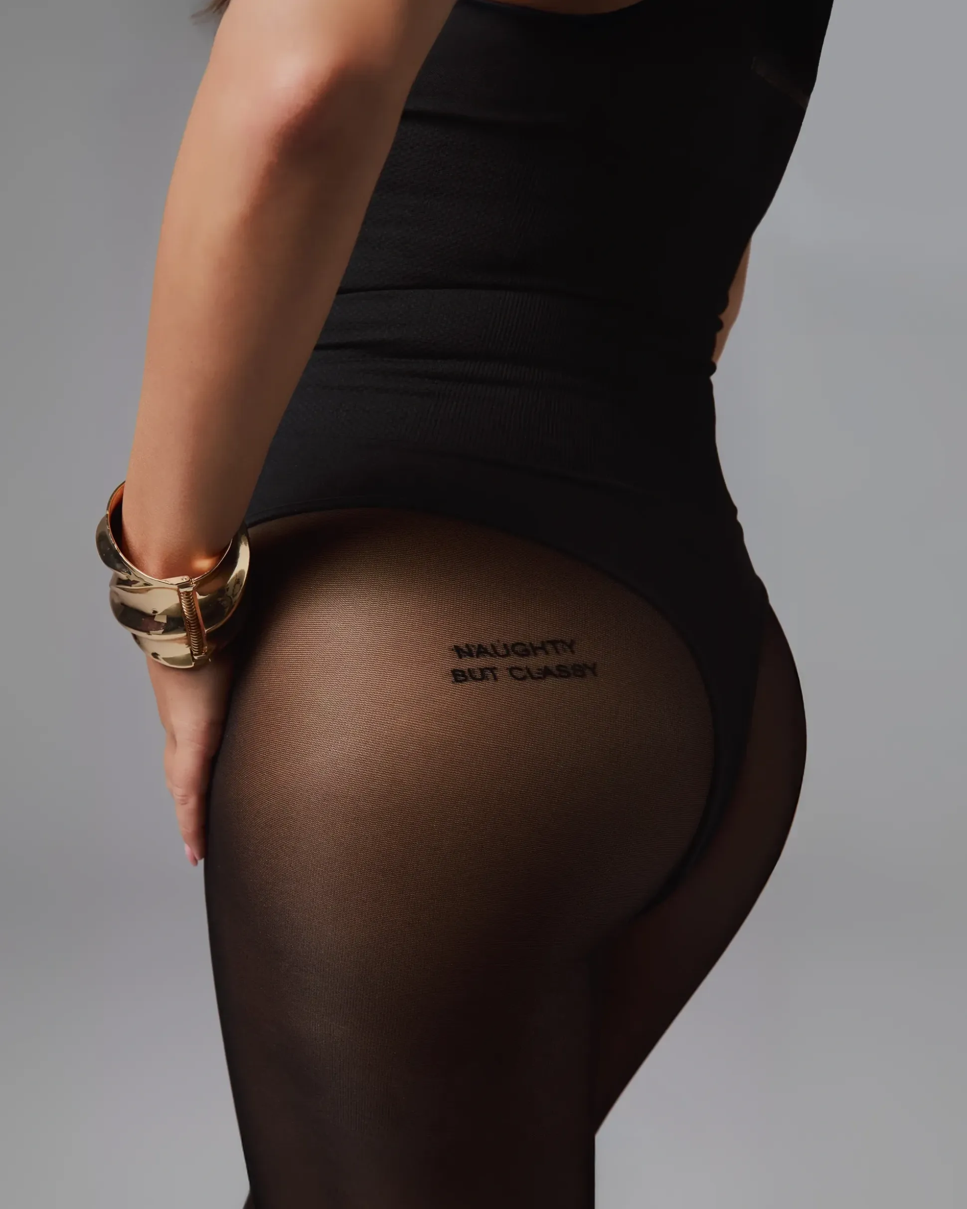 Rajstopy z napisem "NAUGHTY BUT CLASSY"