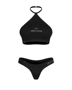 Top i stringi z napisem „I AM LIMITED EDITION”
